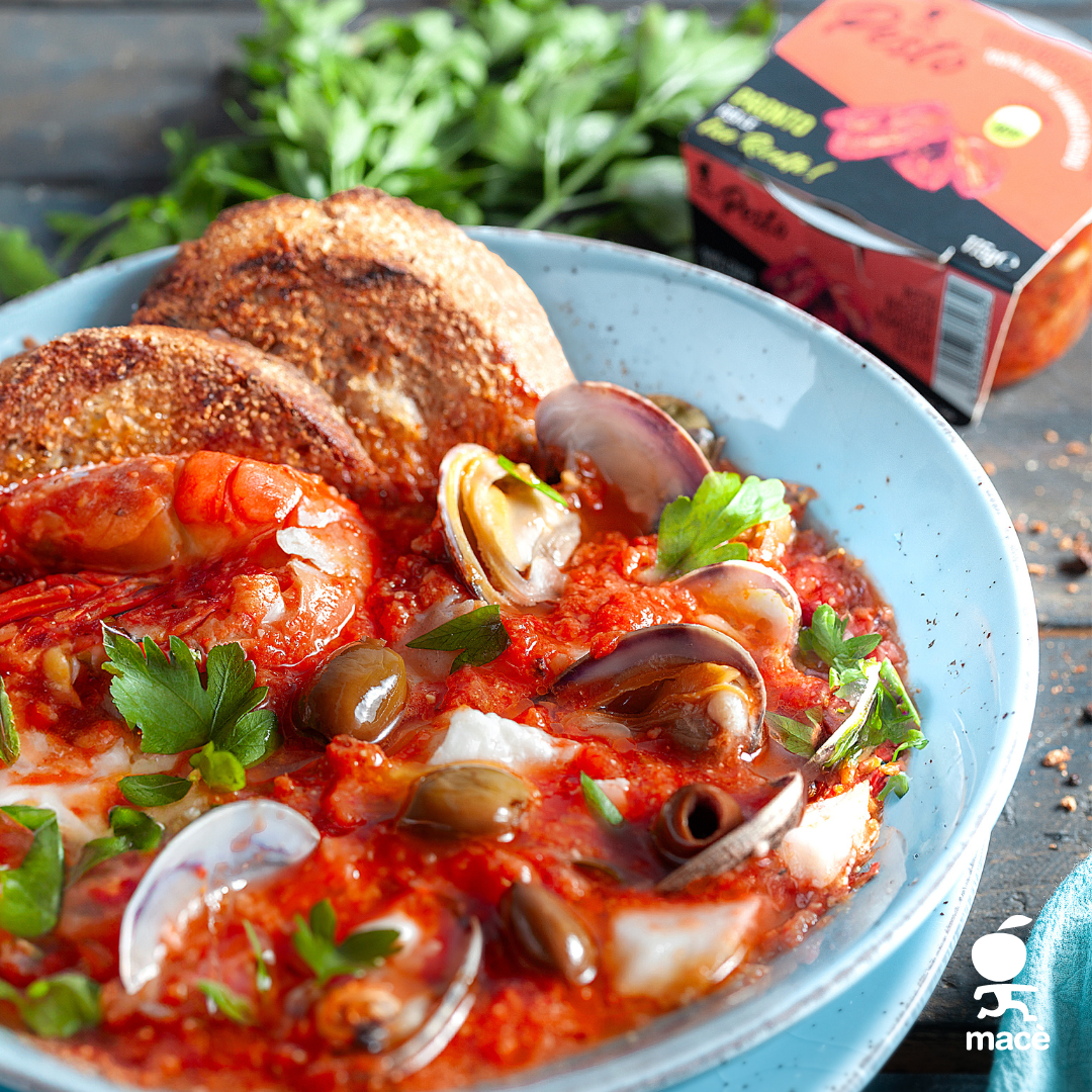 fish soup recipe with dried tomato pesto mace, cod, scampi and clams accompanied by toasted rustic bread