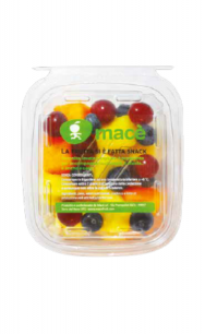 Salade de fruits macdonienne compose de morceaux de fruits dj lavs et prts  tre consomms. Pomme, raisin, ananas, kiwi et melon.
