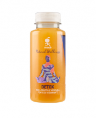 succo detox arancione a base di 100 per cento frutta e verdura fonte di vitamina c
